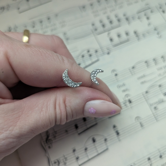 Elegant Silver Crescent Moon Earrings - Picture 2 of 7